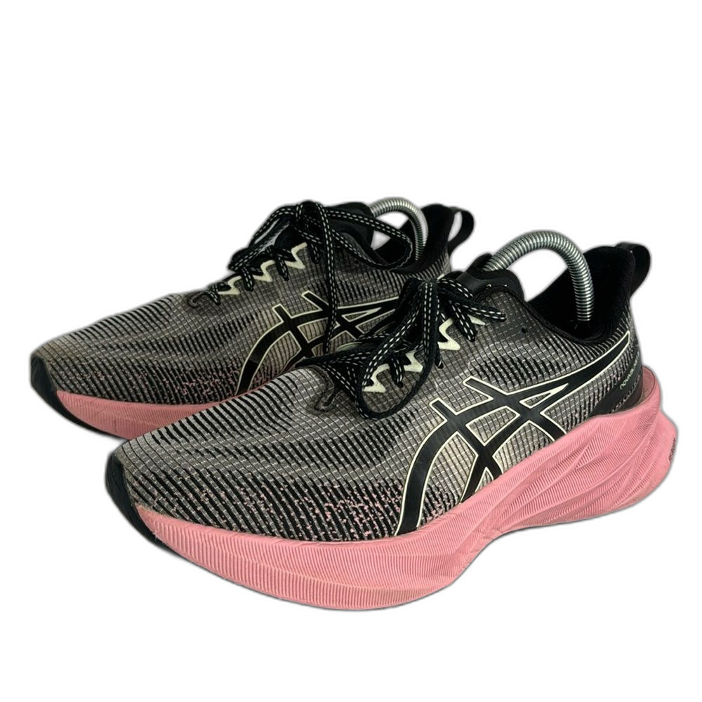 ASICS Novablast 3 LE Women's Athletic Running Shoes Black Pink Rave Size 9.5 - Picture 2 of 10